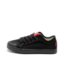 Aari All Black Sneaker