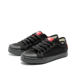 Aari All Black Sneaker