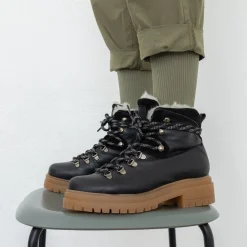 Demi Black Mountine Boot