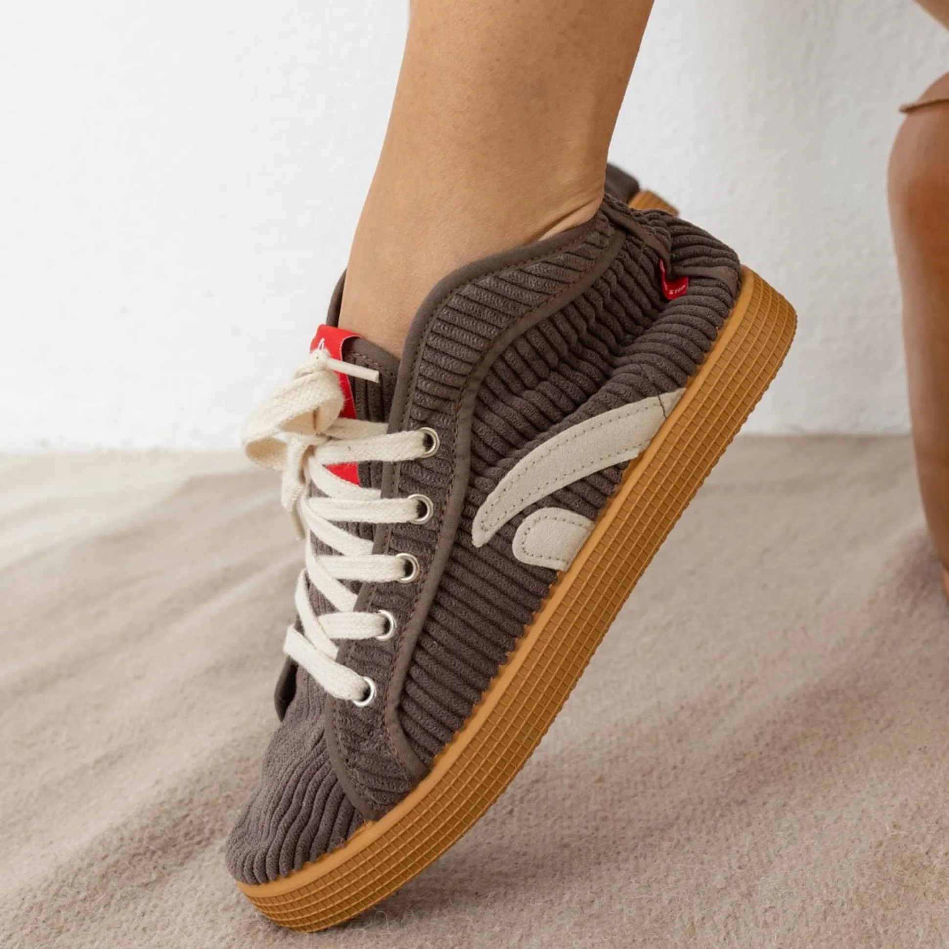 Taylor Cord Coffe Sneaker